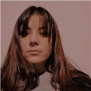 Studentessa all'ultimo anno di istituto superiore